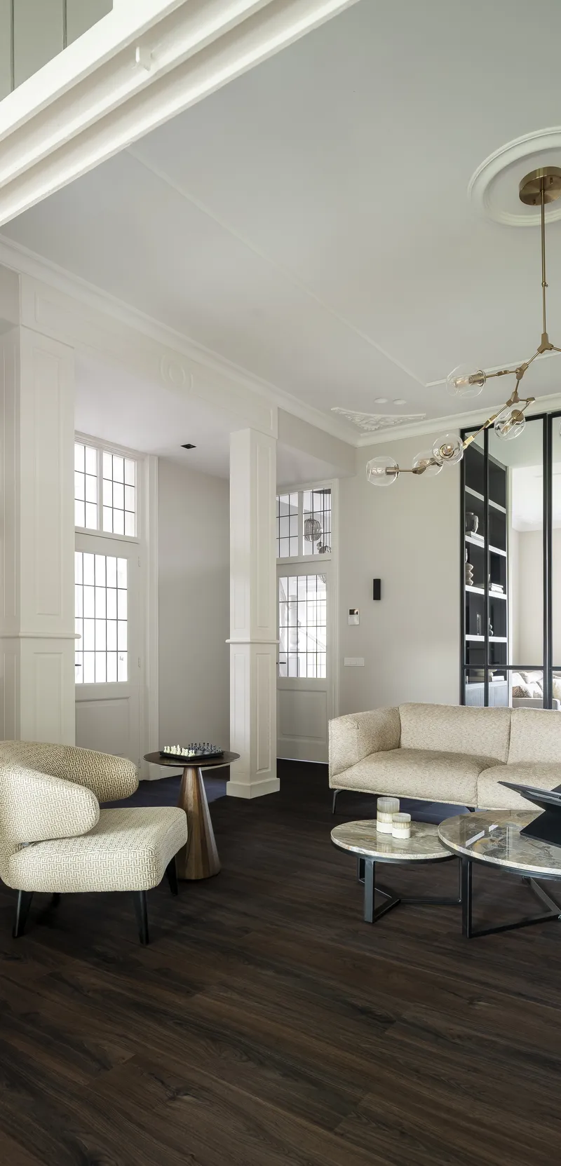 Donkere rechte plank pvc vloer