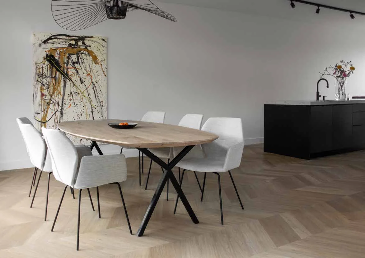 Eetkamer met een Therdex Chevron pvc vloer